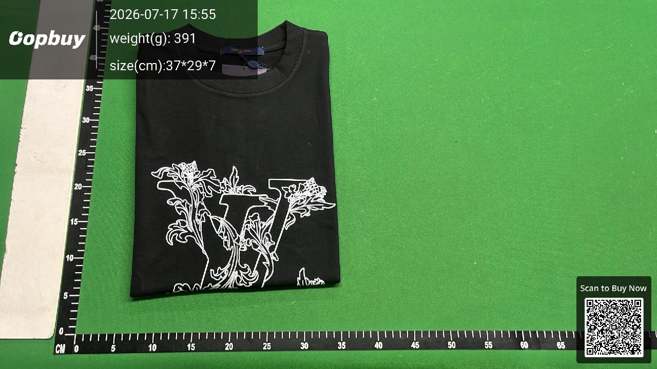 Camiseta doblada: vista insuficiente para medir el ancho de pecho